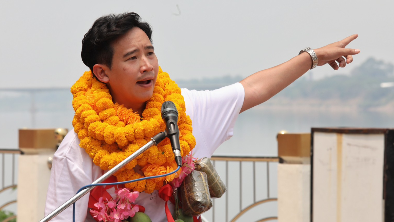 เลือกตั้ง 66 : “พิธา” แท็กทีม “ปิยบุตร” ปราศรัยอีสาน เสนอตัดวงจรรัฐประหาร ทำอีสานหายจน