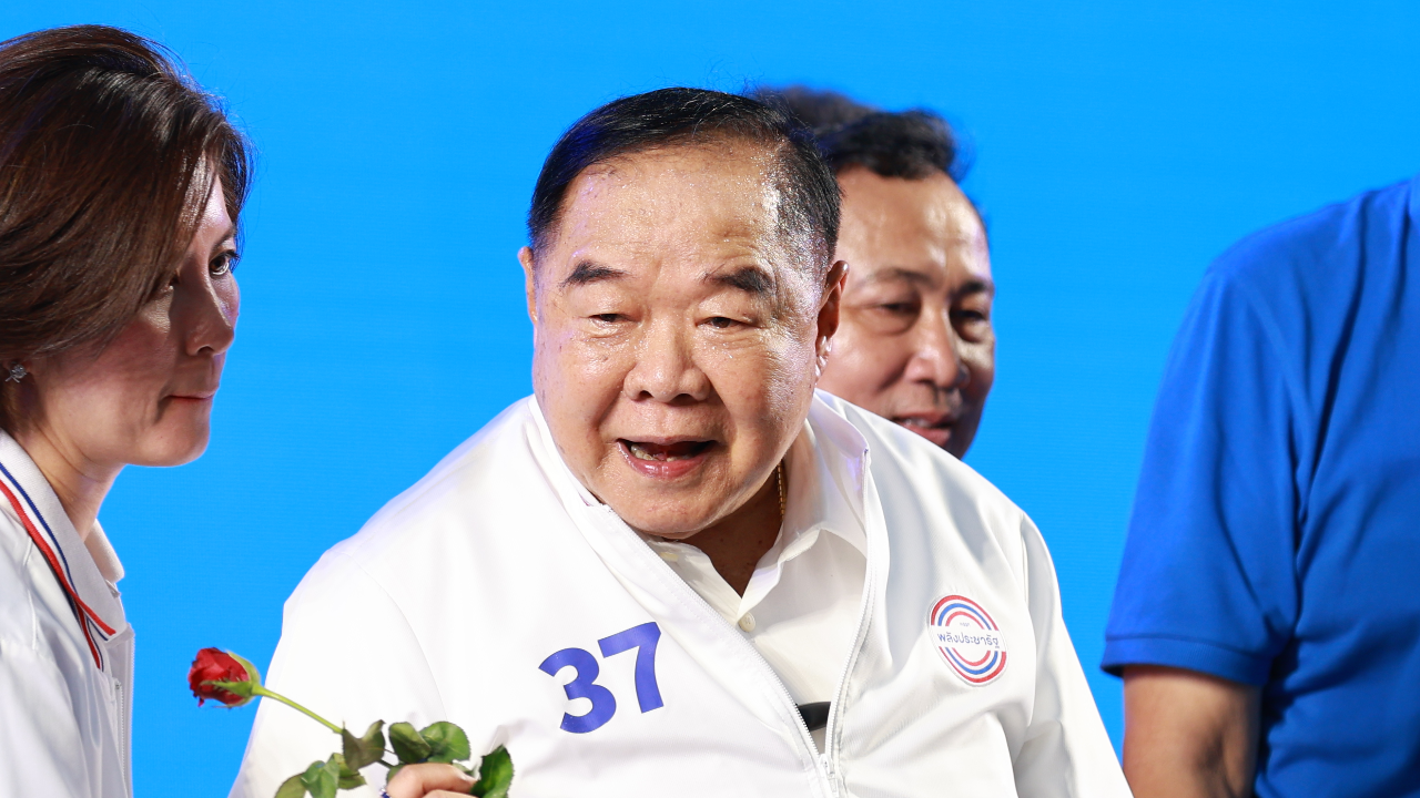 เลือกตั้ง 66 : แค่มาช่วยนายกฯ “ลุงป้อม” ยัน ตนเองไม่ใช่มือทำรัฐประหาร