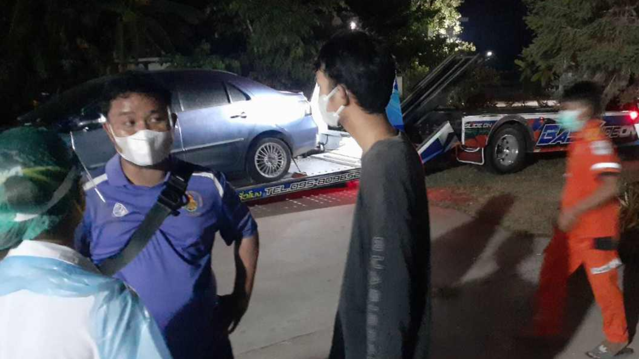 พบศพ ขรก.สาวตายในรถจนกลิ่นโชย คาดเพลียผล็อยหลับโดนแดดเผาดับ