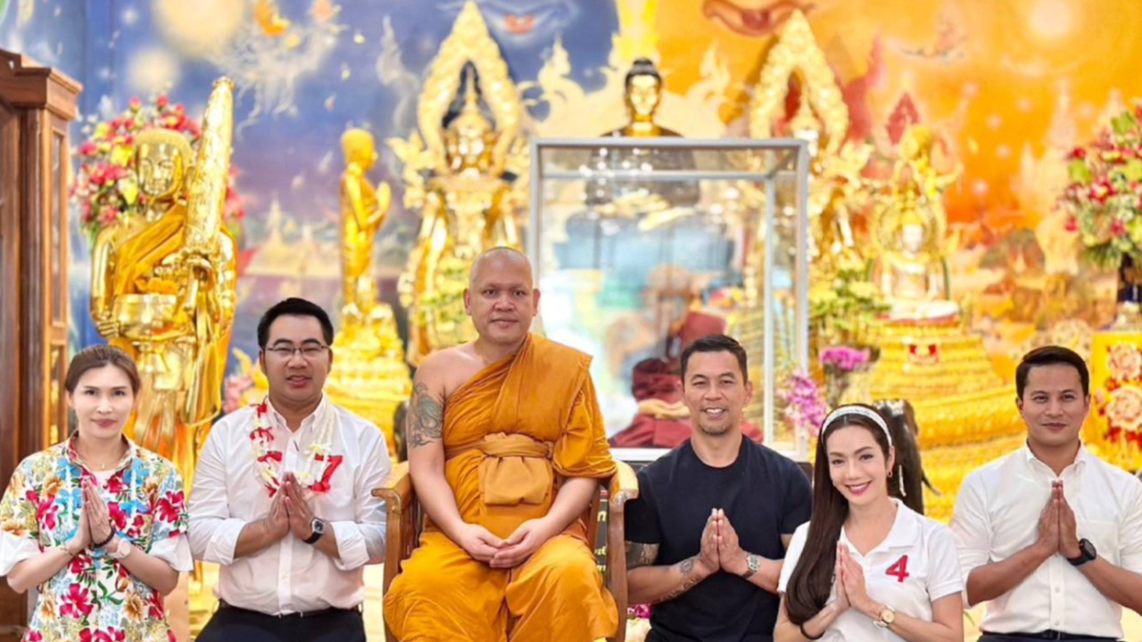 "พระ" ให้พร "พลภูมิ-สกาวใจ-เพ็ญพิสุทธิ์-พงศกร" เลขสมัครมงคล นำคว้าชัย