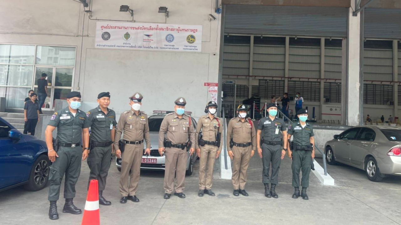 ตร.นำส่ง บัตรเลือกตั้งล่วงหน้านอกราชอาณาจักร ถึง "สนามบินสุวรรณภูมิ" แล้ว