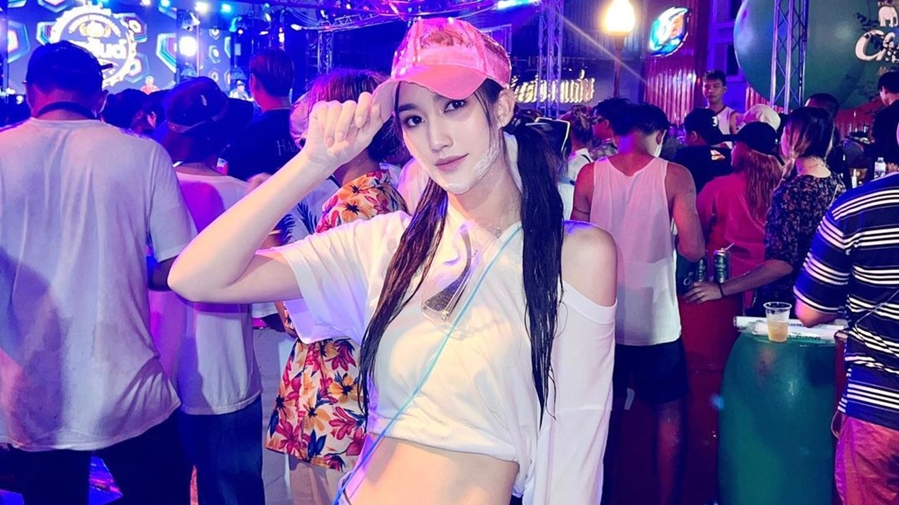 เบสท์ คำสิงห์ เมินดราม่า แต่งตัวแซ่บอวดเอวบางไปเล่นสงกรานต์ แฮปปี้สุดๆ