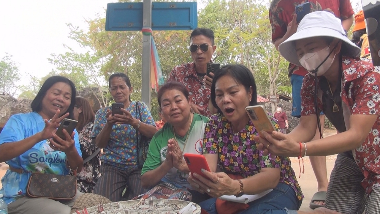 คอหวยขอโชคลาภ "ปู่มุจลินท์-เจ้าแม่ตะเคียน" ไม่พลาดส่อง "เลขเด็ด" ธูปมงคล