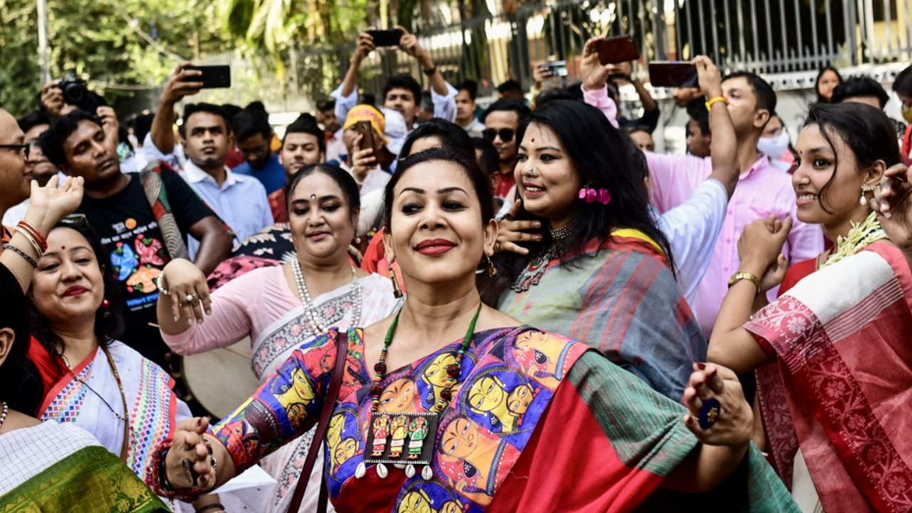 ชาวบังกลาเทศร่วมเฉลิมฉลองปีใหม่เบงกาลีอย่างสนุกสนานคึกคัก