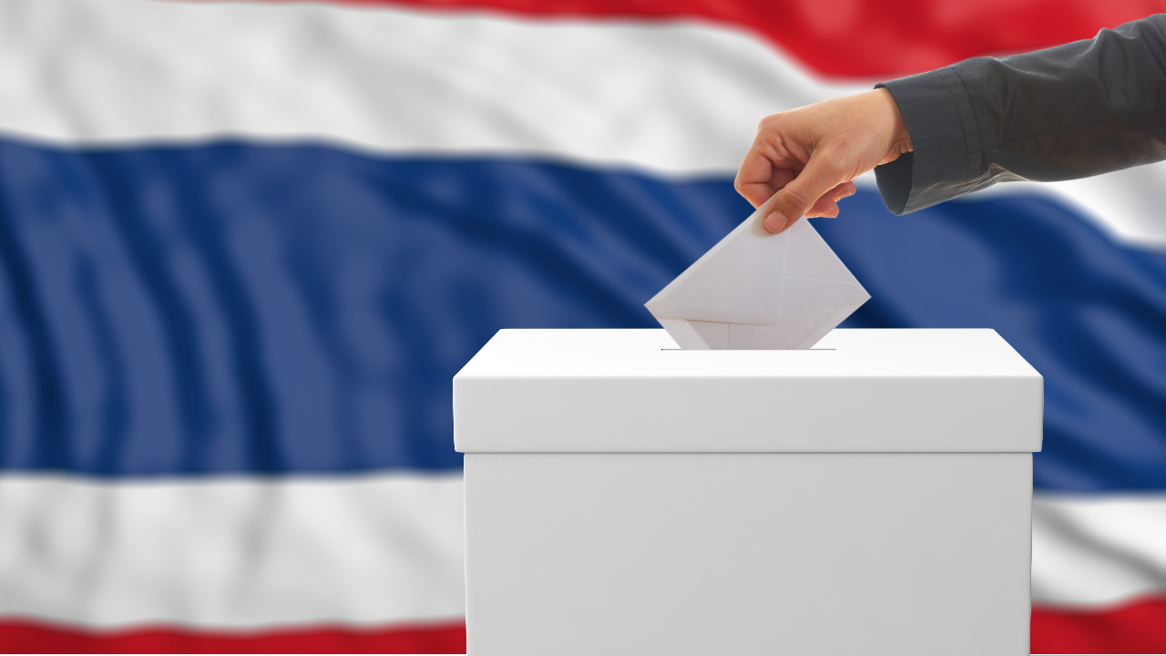 เลือกตั้ง 66 ซูเปอร์โพล เพื่อไทยอาจแลนด์สไลด์เหนือ-อีสาน ประชาธิปัตย์กวาดใต้