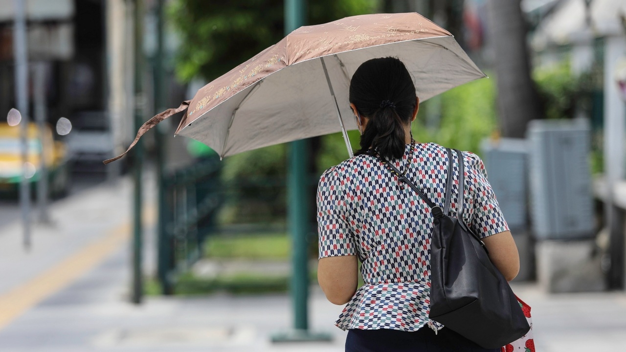 ปภ.เตือน 10 จังหวัดระวัง "อากาศร้อนจัด" อุณหภูมิ 40 องศาฯ ขึ้นไป