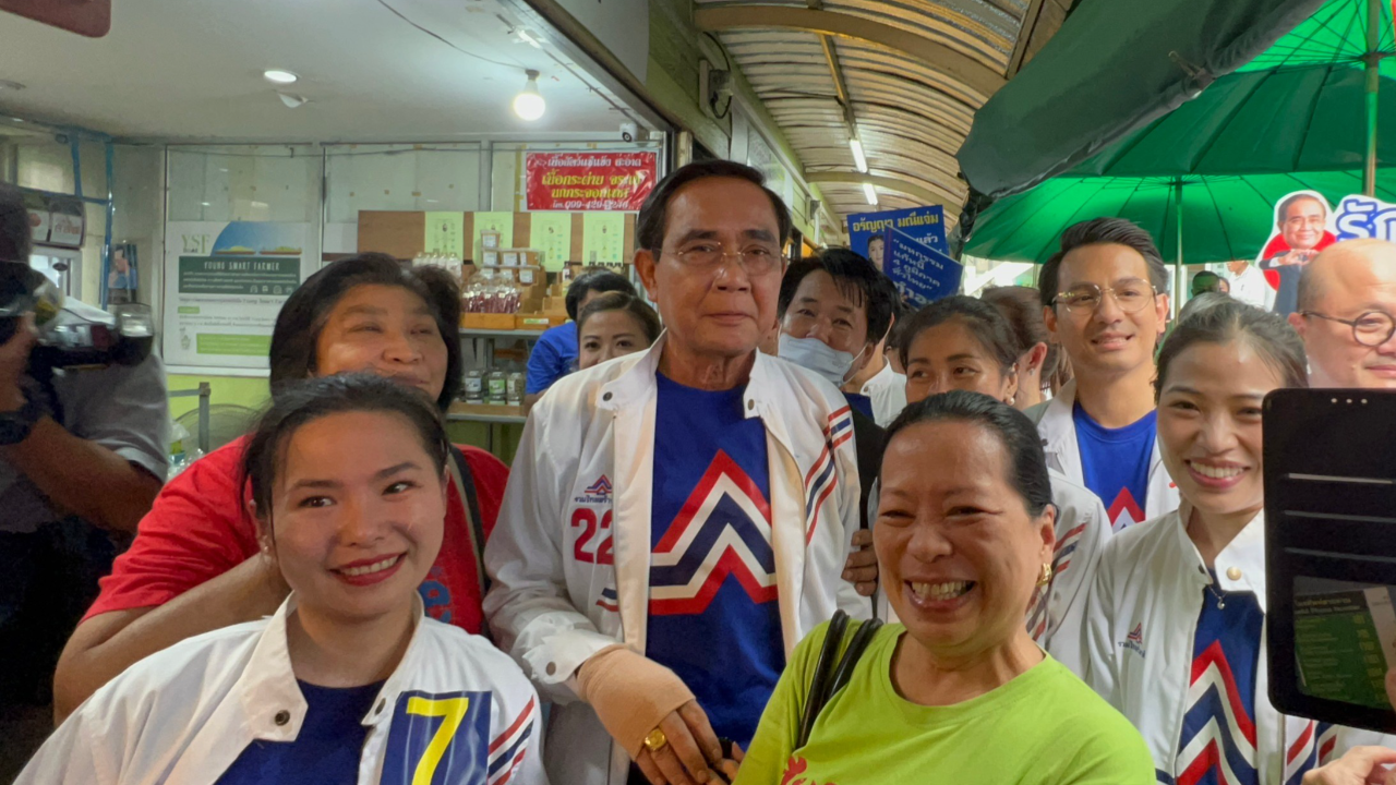 เลือกตั้ง 66 : "บิ๊กตู่" ยันนโยบายบัตร สวัสดิการพลัส ให้มากกว่า เป๋าตังดิจิทัล 10,000 บาท