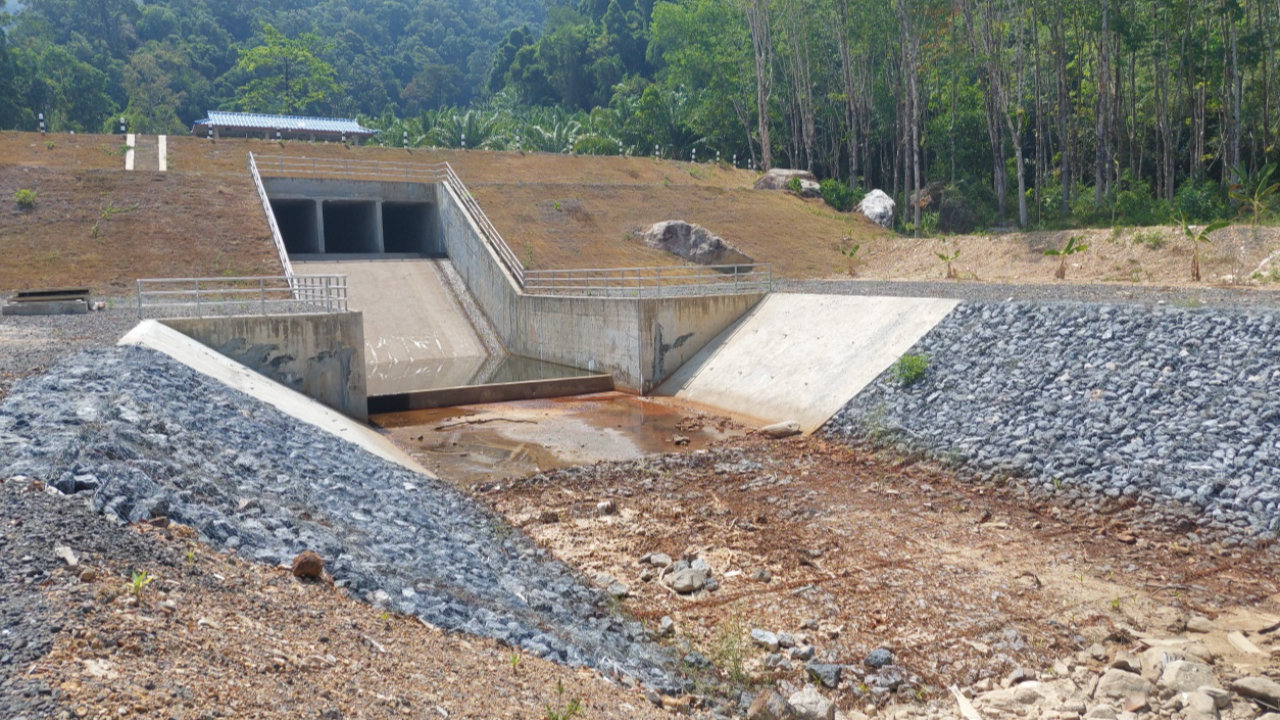 คนพังงาร้อง ชลประทานสร้างทำนบ งบฯ 48 ล้าน รั่ว ใช้งานไม่ได้