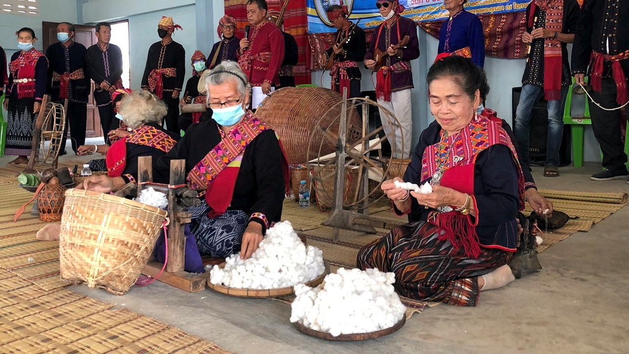 เช็กอินชมของดี...ที่เหล่าใหญ่