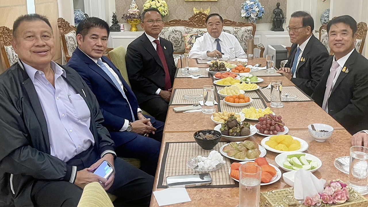 ขั้วการเมืองกับแลนด์สไลด์