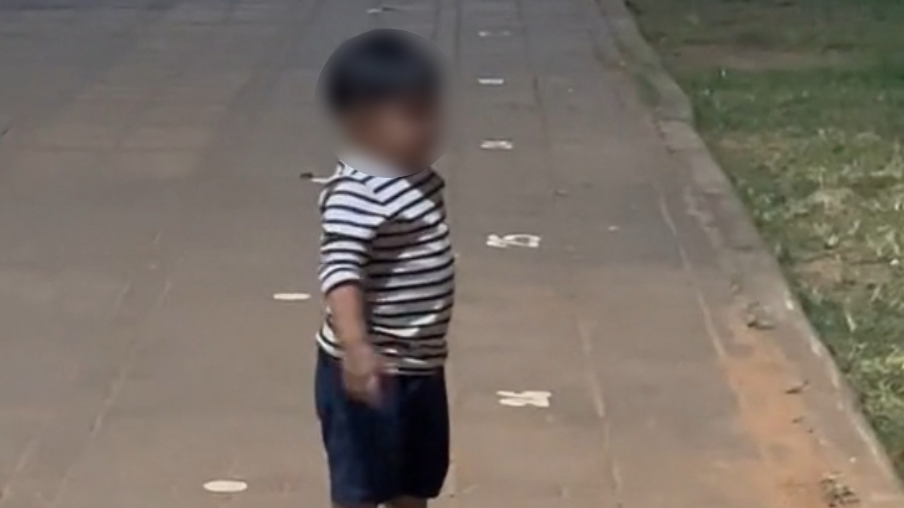 สุดเอ็นดู หนูน้อยช่างเจรจา ยืนเถียงกับพ่อเพราะไม่อยากกลับบ้าน (คลิป)