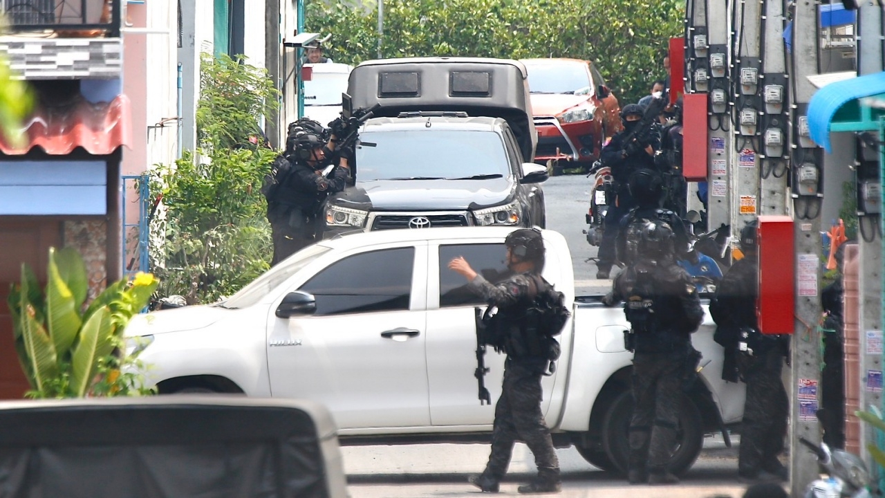 ผบ.ตร.ขอโทษประชาชน เหตุตำรวจคลั่ง คุมตัวได้แล้ว บาดเจ็บนำส่งโรงพยาบาล