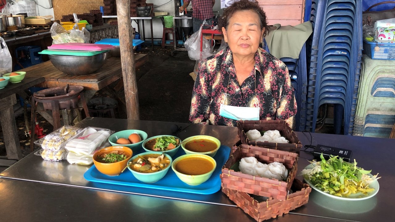 อยากให้ลอง ร้านขนมจีนสมุนไพรแม่เนียบ ตำนาน 20 ปี หน้านิคมฯอีสต์เทิร์นซีบอร์ด