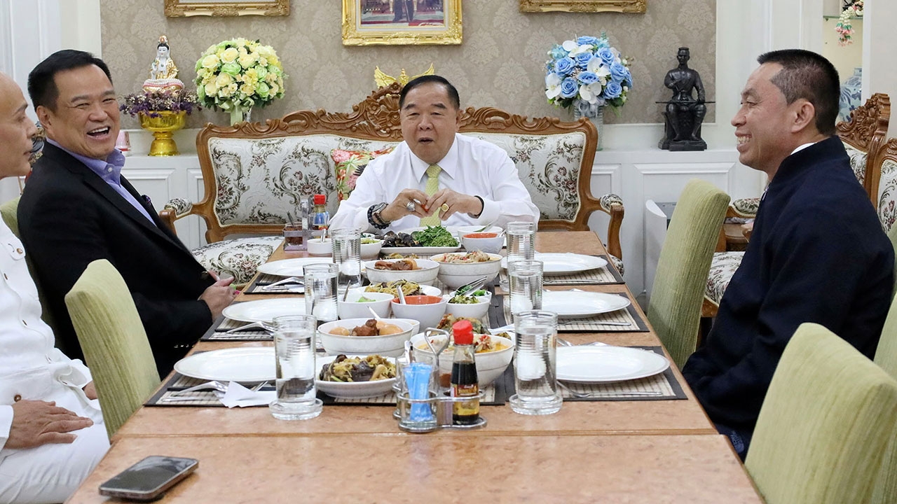 ดีลขั้วใหม่