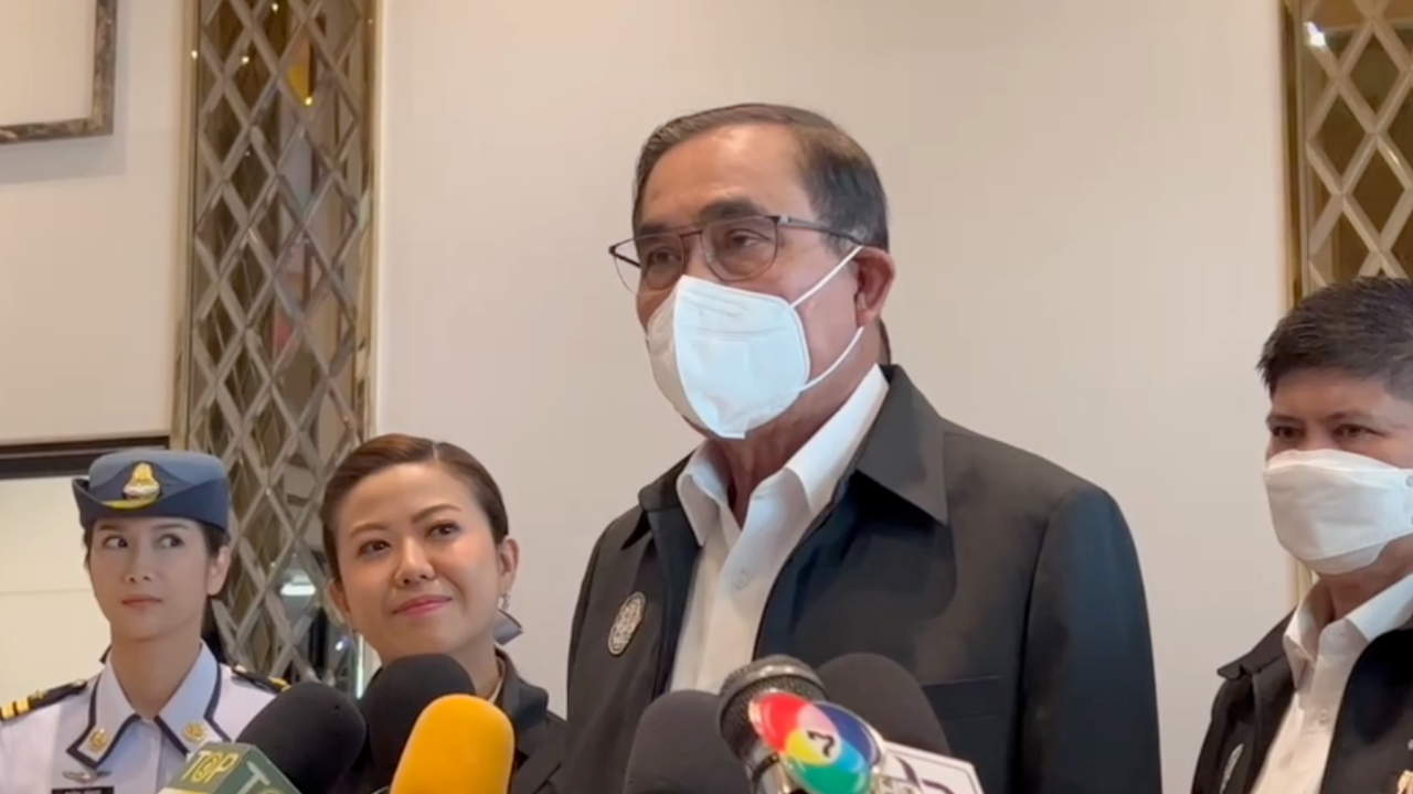 “ลุงตู่” เมินเรื่องไร้สาระ ยันยังเป็นนายกฯ อยู่ ยังต้องรักษาการอีกนาน