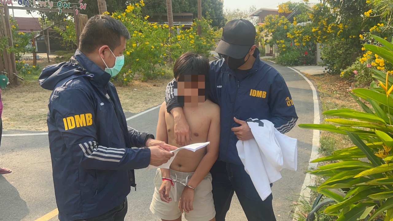 สืบนครบาลรวบ เซียนฟลุ๊คพ่อค้ากำมะลอ ตุ๋นเช่าพระเครื่องออนไลน์ ก่อเหตุเพียบ