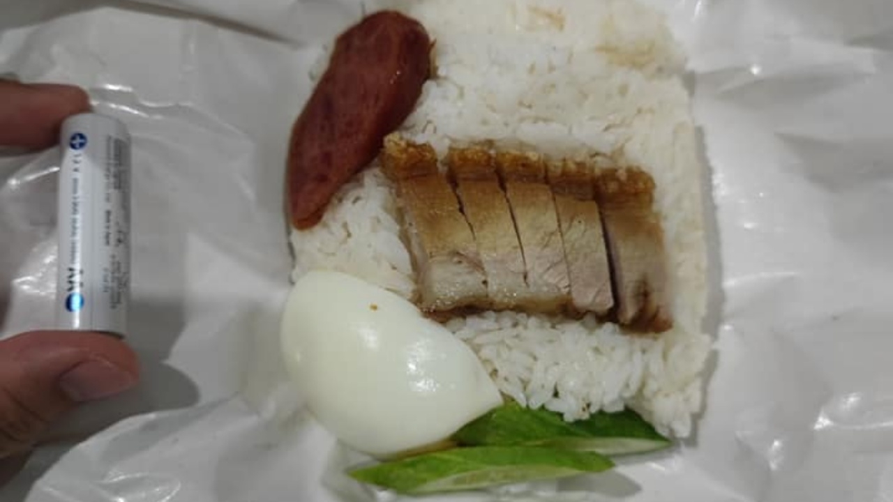 มันเกินไปไหม หนุ่มเซ็งสั่งข้าวหมูกรอบ แต่ได้น้อย แถมชิ้นเล็กกว่าถ่านไฟฉาย