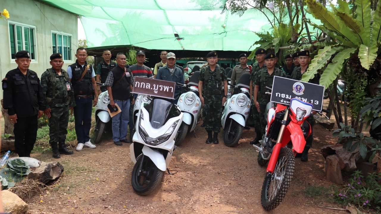 กกล.บูรพา บุกทลายแก๊งค้า จยย.ข้ามชาติ พบรถใหม่ 36 คัน เตรียมส่งขายเขมร