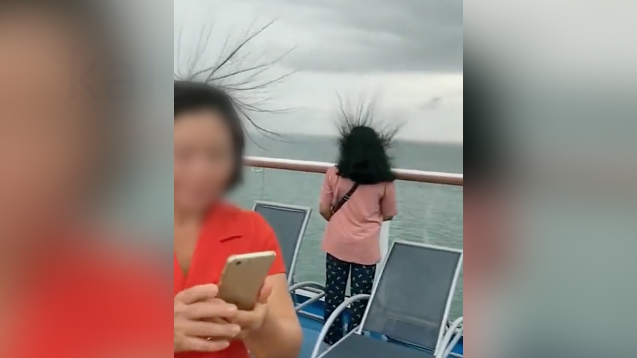 อ.เจษฎา ไขข้อสงสัยคลิปไวรัล "ผมชี้ตั้ง" สัญญาณเตือนให้รีบหนี เสี่ยงฟ้าผ่า