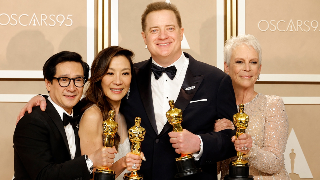 สร้างตำนาน