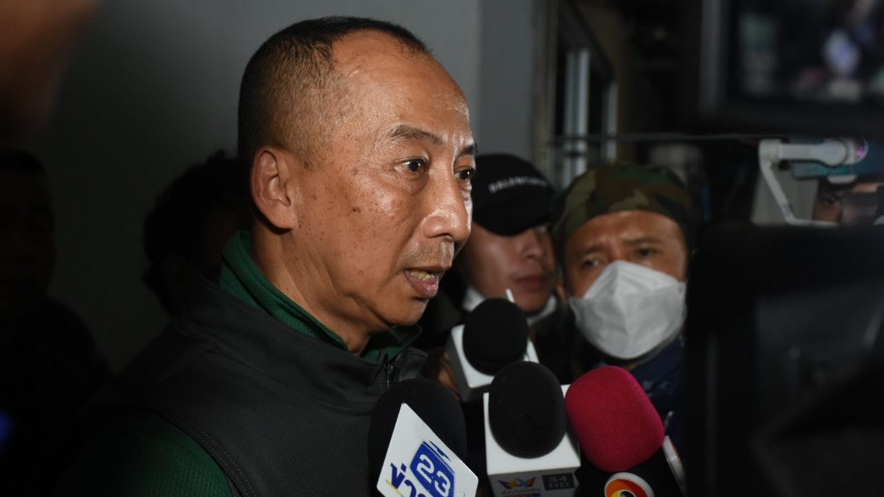 ตร.ถกเครียดสยบ "สารวัตรคลั่ง" ยันไม่เร่งชาร์จตัว-ใช้แก๊สน้ำตารอบ 2