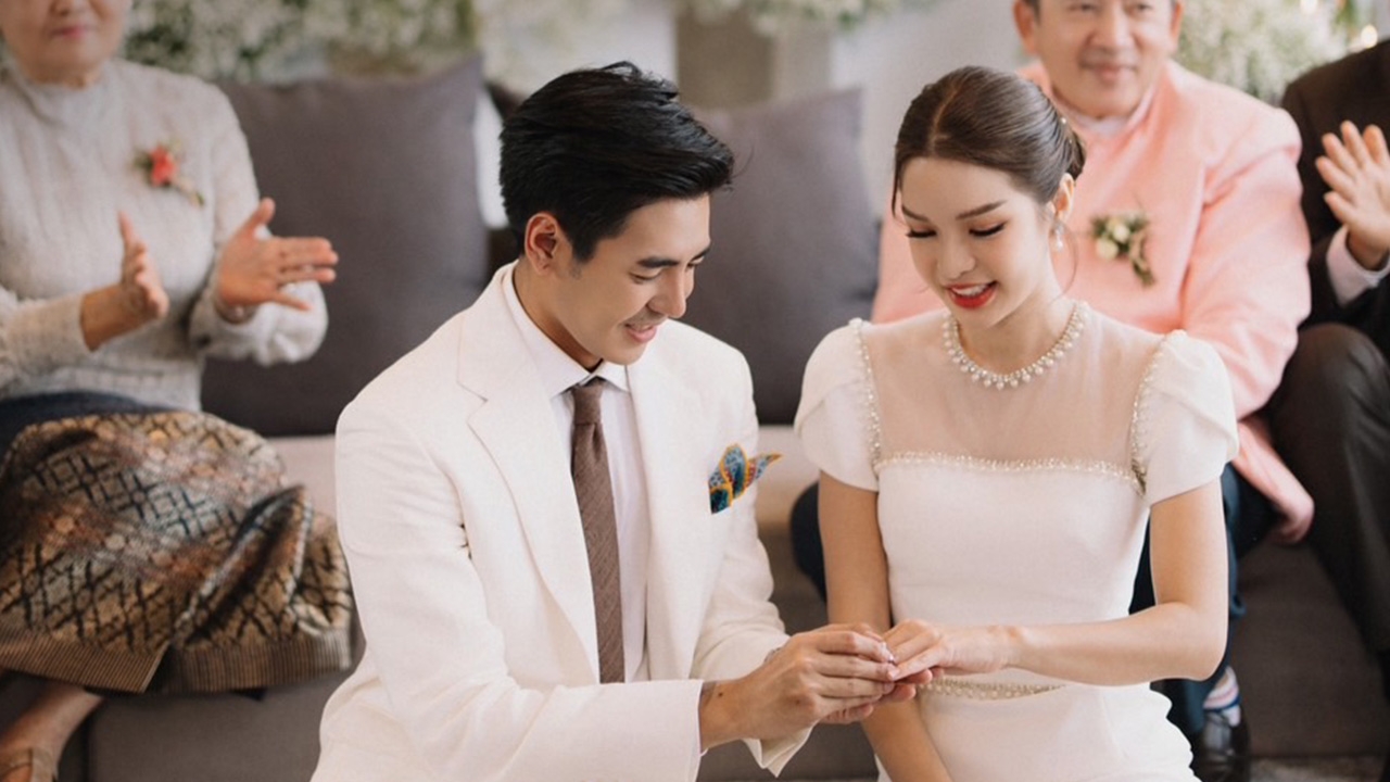 ชื่นมื่น หญิง เดอะสตาร์ ควงหนุ่มนักธุรกิจโปรไฟล์ดี เข้าพิธีหมั้นสุดอบอุ่น