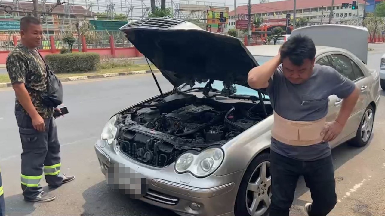 หนุ่มเต็นท์รถกาฬสินธุ์ ซื้อเบนซ์มาเก็งกำไร ขับมาดีๆห้องเครื่องไฟไหม้โชคดีดับทัน