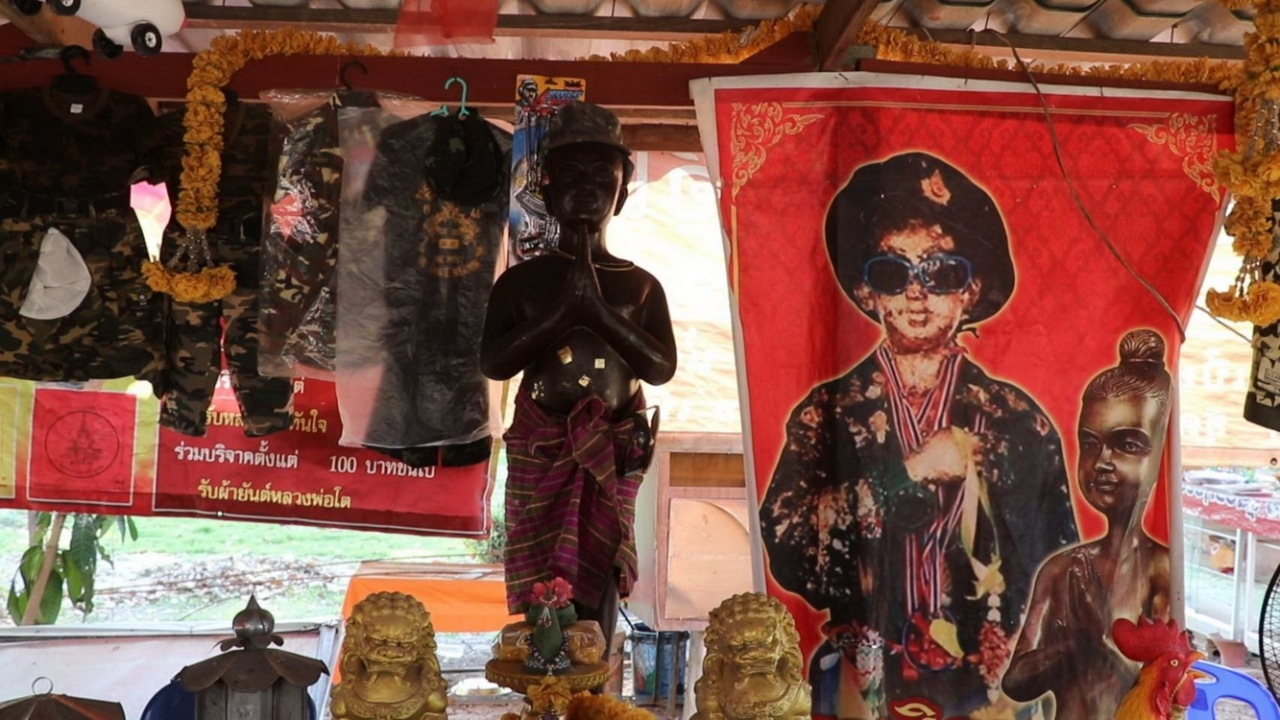 แห่ส่องอ่างน้ำมนต์ "ไอ้ไข่" วัดดัง ไม่ผิดหวังได้ "เลขเด็ดงวดนี้" 16/3/66