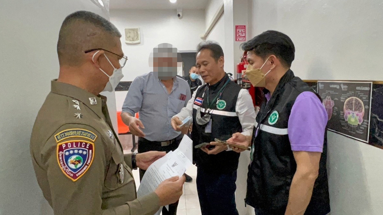 จับ 2 หมอเถื่อนแอบเปิดคลินิก กทม.-ปทุมธานี อ้างจบจากนอก