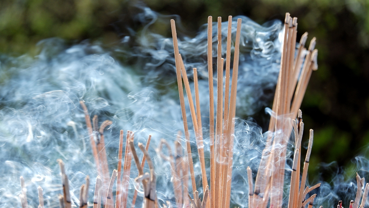 จุดธูป 8 ดอก ขอขมากรรมกลางแจ้ง 21 มี.ค. 66 เปิดดวงรับทรัพย์ ถอนคำสาบาน 