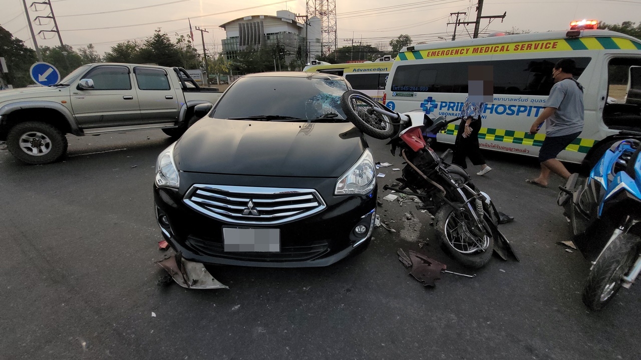 กระบะชน จยย.ย้อนศรตัดหน้า เสียหาย 5 คัน บาดเจ็บ 3 ตาย 1