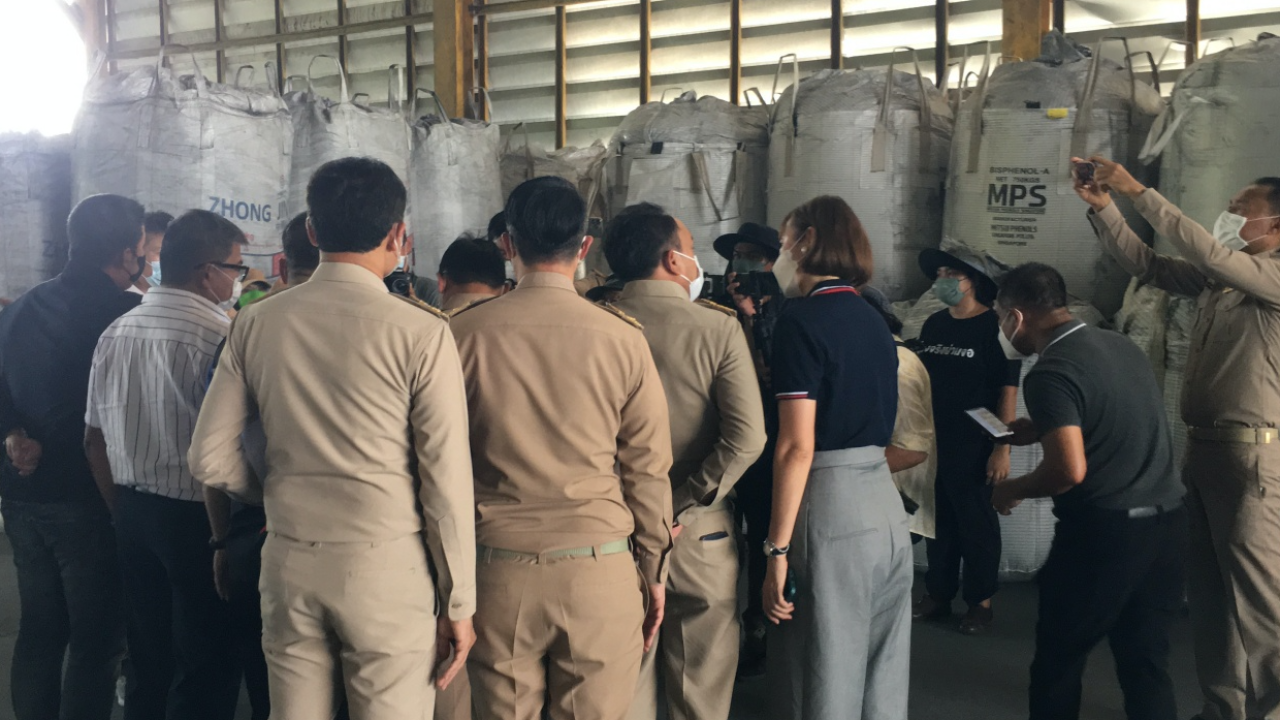  ชาวบ้านผวาซีเซียม-137 ผวจ.ระยองสั่งส่งผงเหล็ก 12.4 ตัน กลับปราจีนบุรี