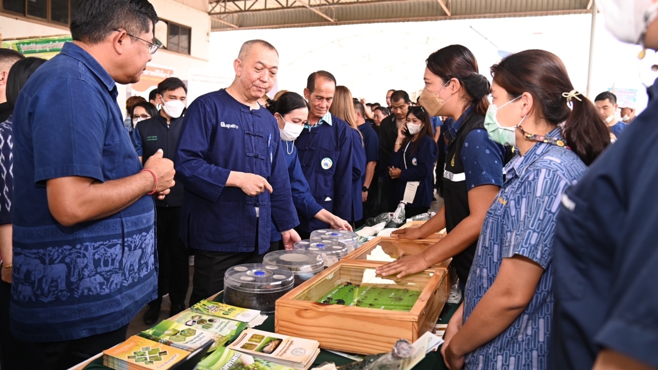 ก.เกษตรฯ โชว์เทคโนโลยีลดต้นทุนการผลิตข้าวให้เกษตรกรชาวนครปฐม