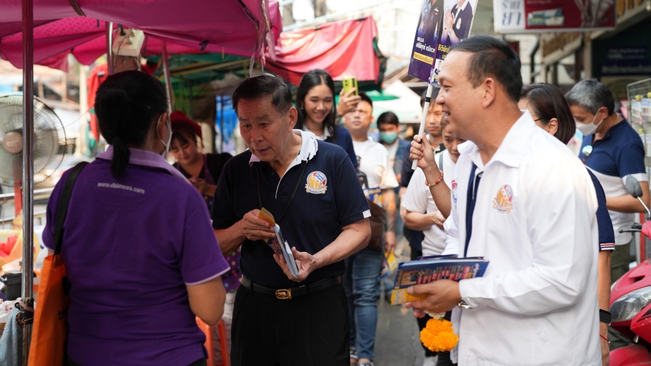 "เสรีพิศุทธ์" ลุย คลองสาน-ธนบุรี อ้อนประชาชนขอ ส.ส.เขตนี้ไปแก้ปัญหา