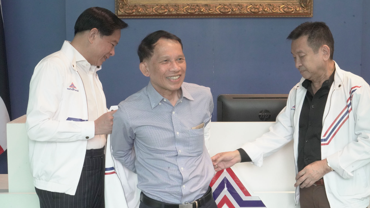 เลือกตั้ง 2566 : หน.พรรคพลังท้องถิ่นไท สมัครเข้า รทสช. แล้ว ย้ำยืนข้าง "ลุงตู่" ตลอดไป