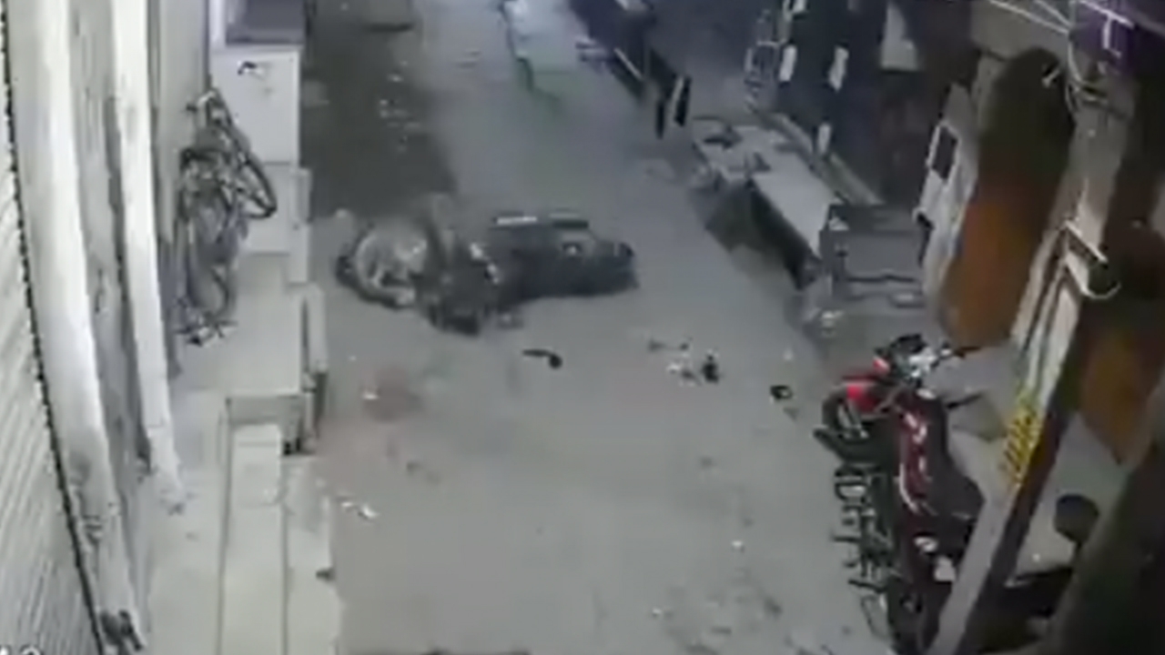 "อ.เจษฎ์" ไขคำตอบคลิป "มอเตอร์ไซค์วิ่งเอง" คาดไม่ใช่ "ผีสิง"