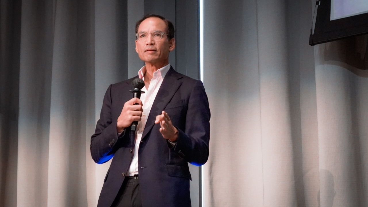 เลือกตั้ง 2566 : "กรณ์" โชว์ฟิต จ่อ ว่ายน้ำข้ามทะเลสาบสงขลา มั่นใจ ปักธงสงขลาได้ 