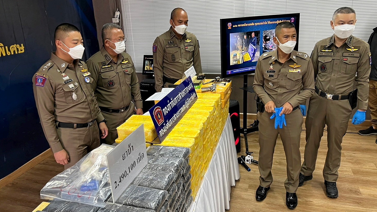 191 บุกทลาย ยึดได้มโหฬาร คลังยานรก แฉเล่ห์วิธีใหม่! แฝงตัวบริษัทขนส่ง