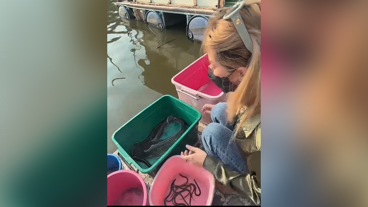 "โอลีฟ" ทำบุญสะเดาะเคราะห์ หลังดราม่าถาโถม ฝากตัวเป็นครอบครัว "เสก-กานต์"