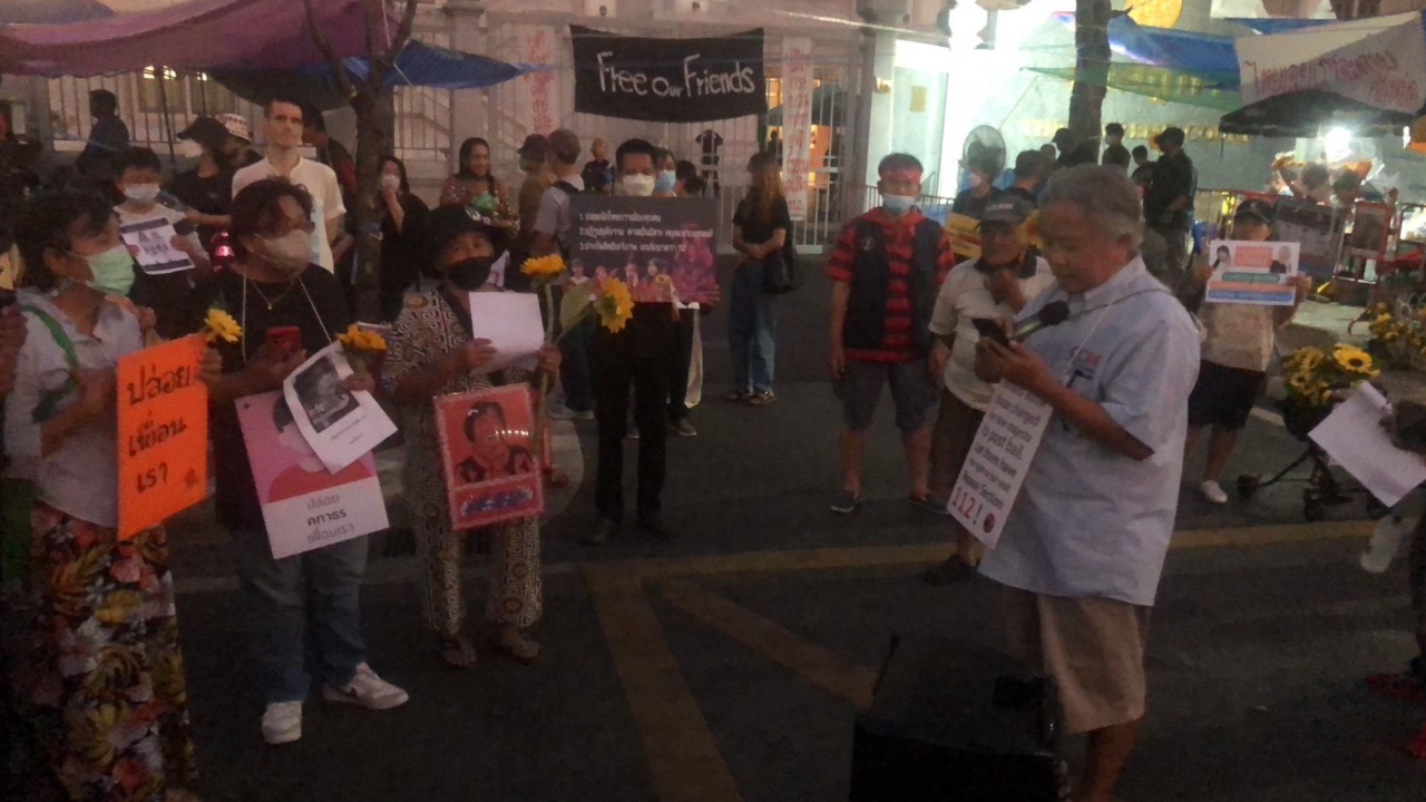 “ยืน หยุด ขัง 1.12 ชั่วโมง” วอน "ทะลุวัง" ปลดป้ายหมิ่นศาล หวั่น บานปลาย