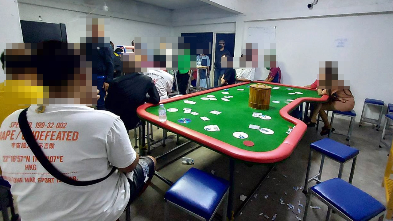 เด้ง 5 เสือ สน.คลองตัน เซ่นจับบ่อนพนัน "ผกก.โรงพัก" รอด ลาพัก ตปท.