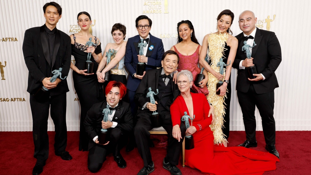 "ซือเจ๊ทะลุมัลติเวิร์ส" กวาด 4 รางวัลเวที SAG Awards