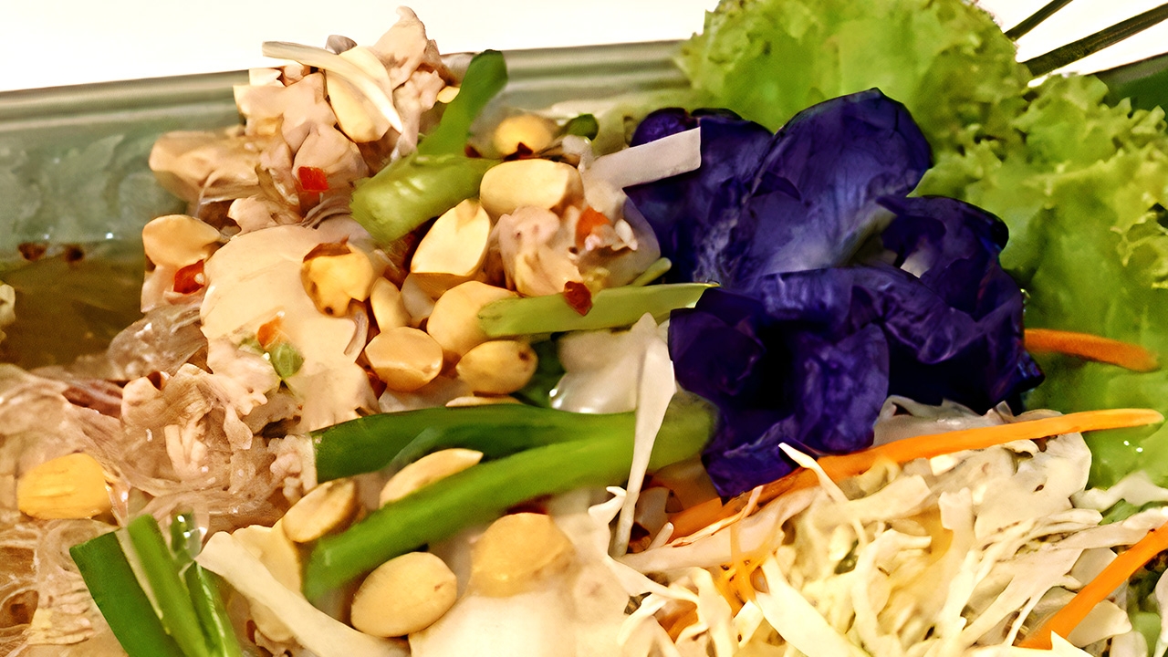 โซเชียลแห่คอมเมนต์ หลังสาวโวยออกเดตครั้งแรก เจอผู้ชายกินดอกอัญชัน