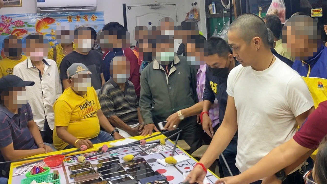 ตำรวจ ดส.จับบ่อนไฮโล ได้ 45 คน ฟัน 5 เสือโรงพัก สน.บุปผาราม ผกก.ไปอบรม