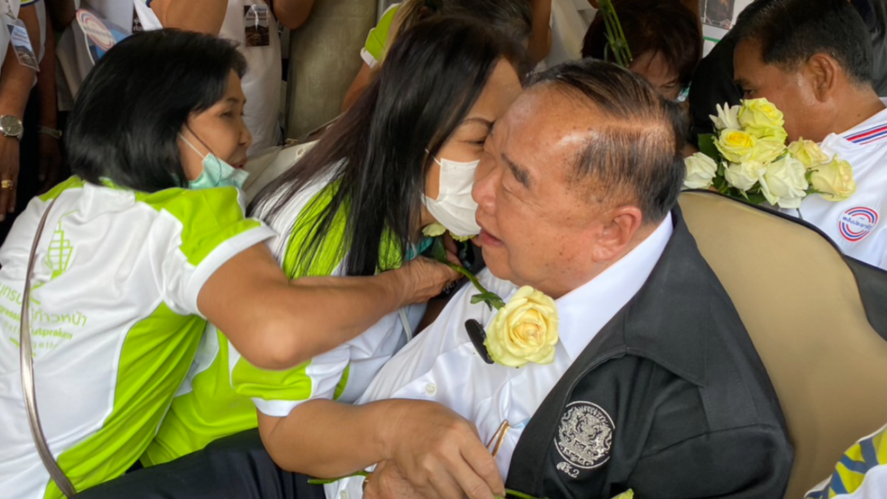 เลือกตั้ง 2566 : “บิ๊กป้อม” ลุยปากน้ำ ฝาก พปชร.ไว้ในอ้อมใจ บ้านใหญ่อัศวเหมแห่รับ