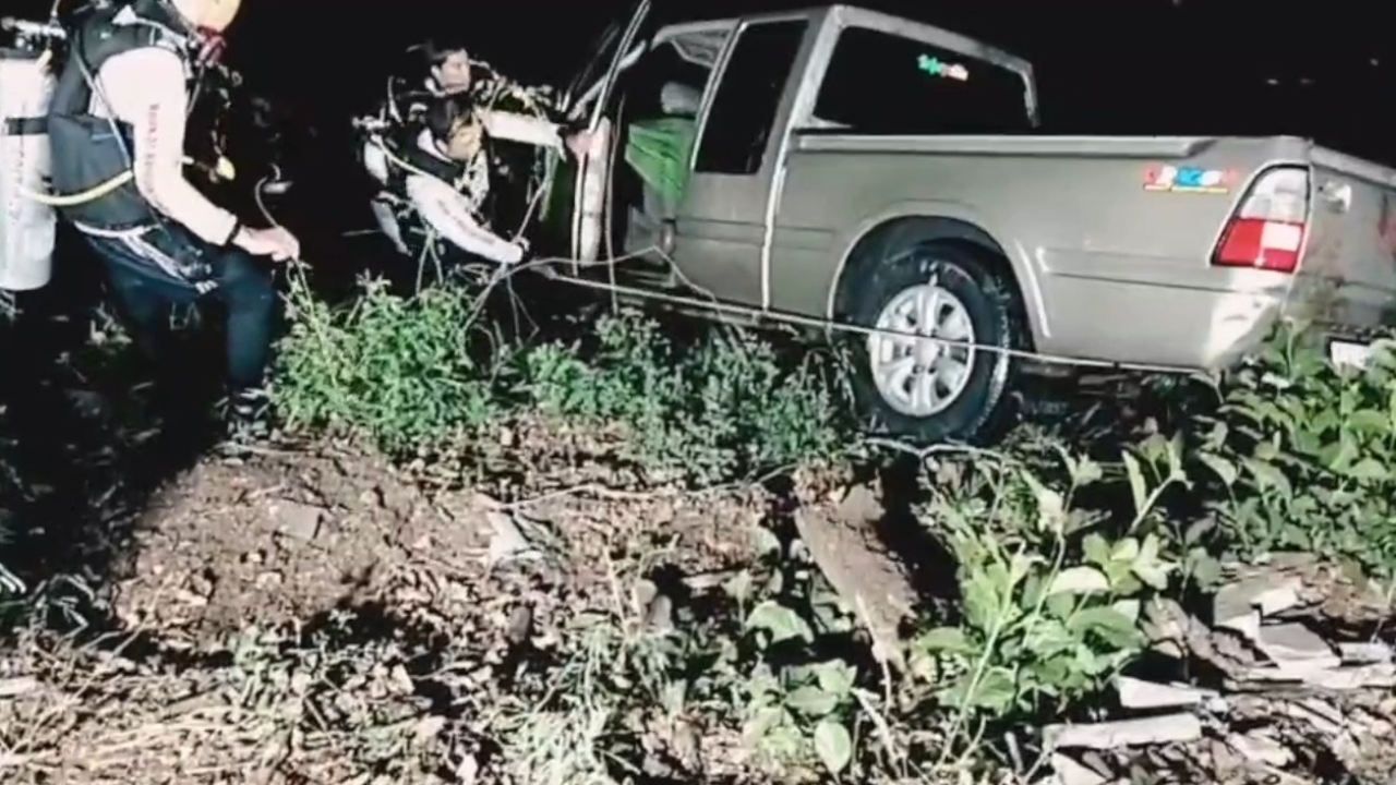 แม่ค้าตลาดเช้า พาแม่ หลานสาวไปขายกับข้าว รถตกสระดับยกคัน 3 ศพ