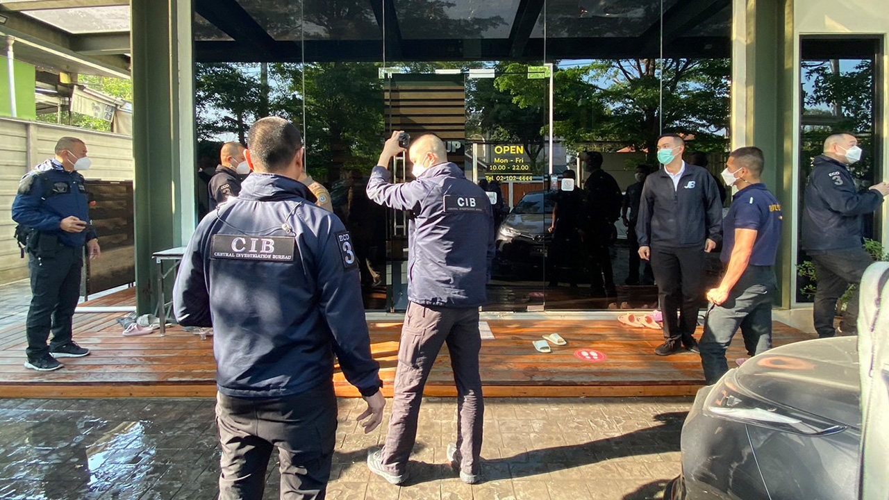 สอบสวนกลางบุกค้นบ้าน-บริษัท "สารวัตรซัว" เอี่ยวเว็บพนัน หาหลักฐานโยกทรัพย์