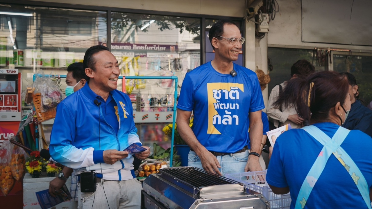 เลือกตั้ง 2566 : “กรณ์” ลุยบางคอแหลม แนะนำตัวผู้สมัคร จี้ กกต.แบ่งเขตยึดประชาชนสะดวก