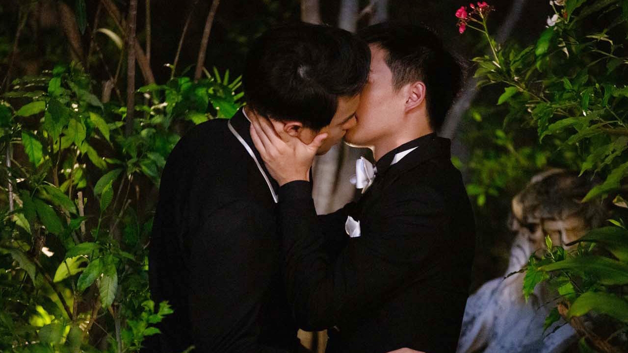 สวีตเกินเบอร์ “ป๊อบ-บิลลี่” จูบหวานฉ่ำเอาใจสายวาย ใน “หลงเงา” 