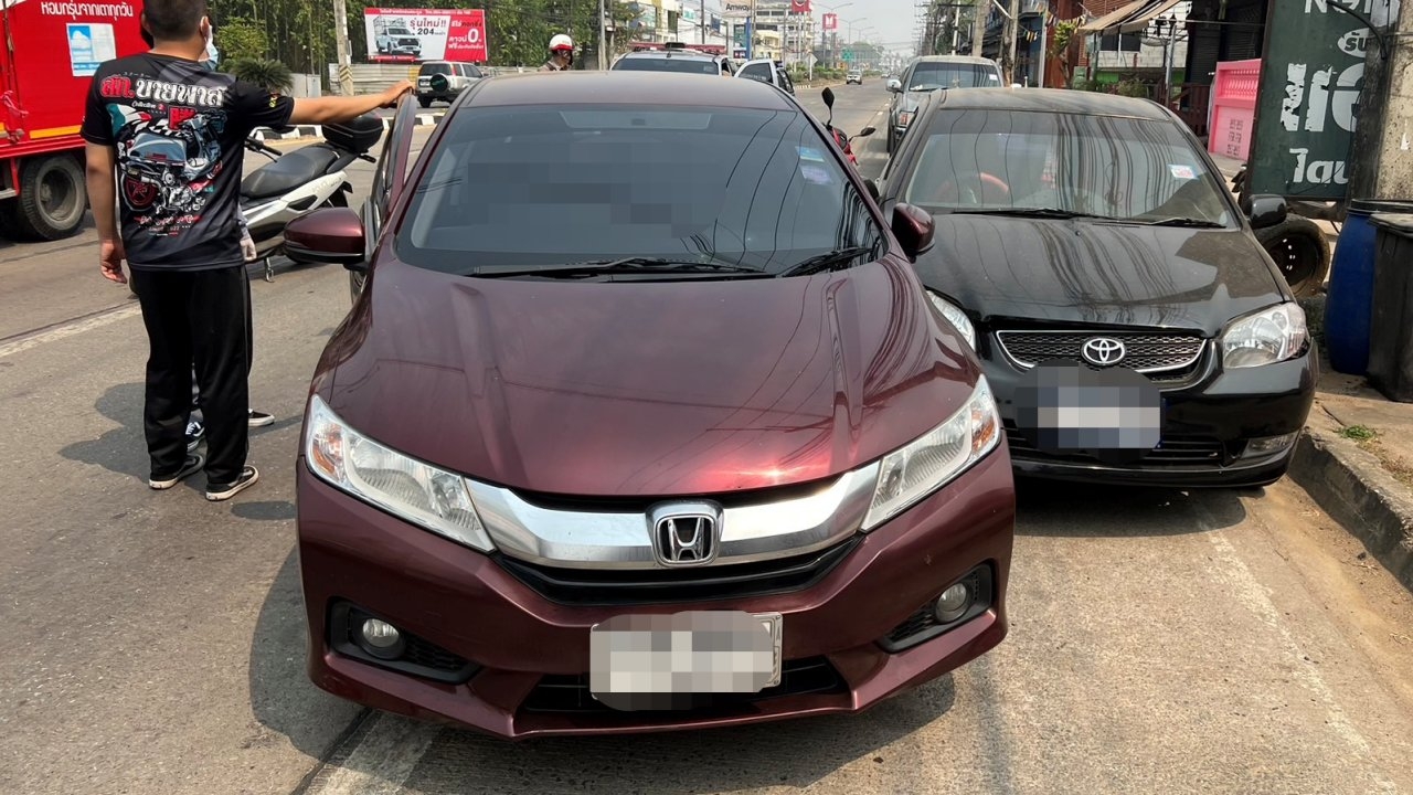 ลางวันพระใหญ่ ลุงวัย 62 สังหรณ์มีเหตุหน้าร้าน เจออดีต ตร.วูบดับคาเก๋งที่แพร่